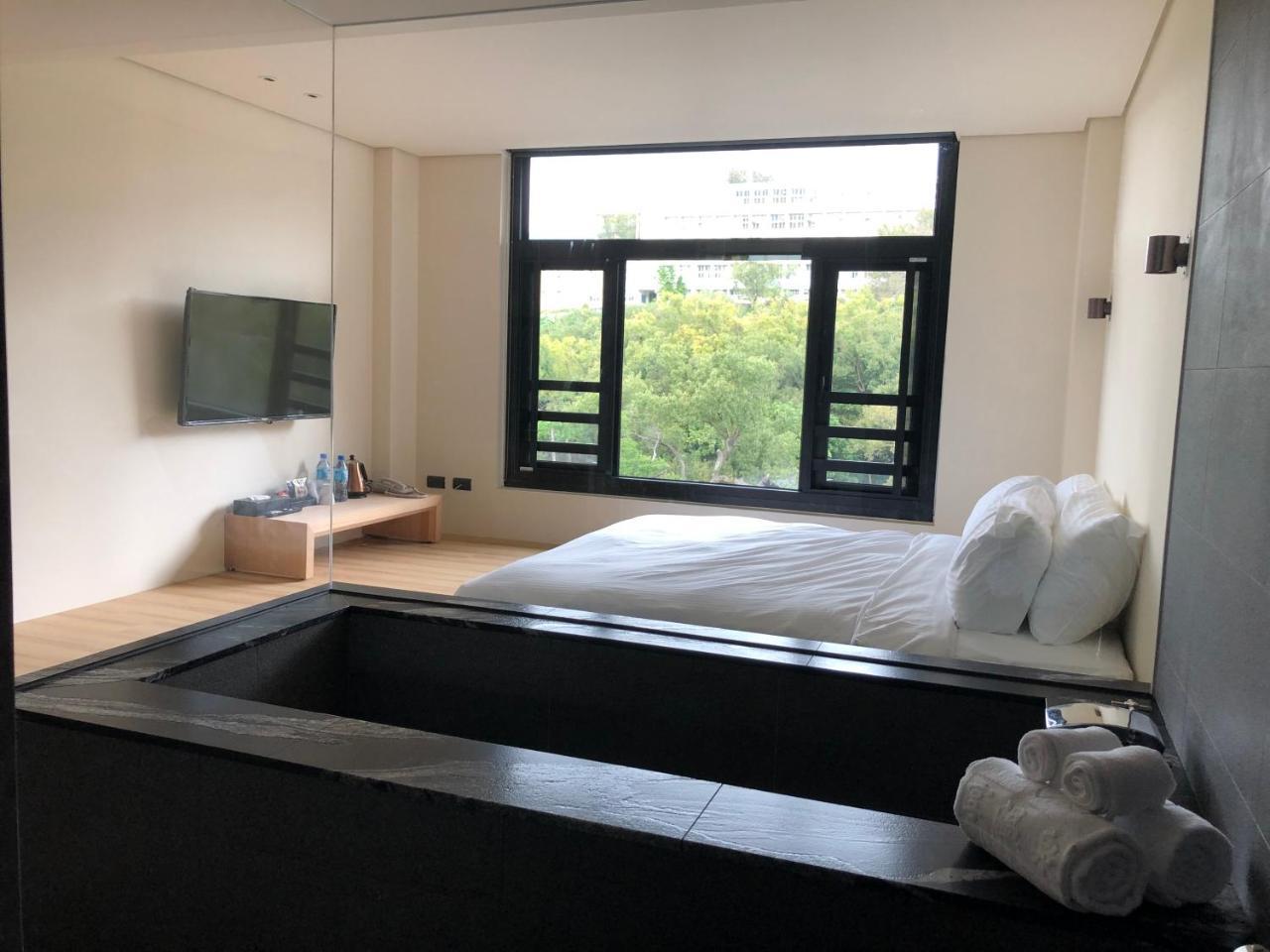 Water House Hotel Taipei Bagian luar foto