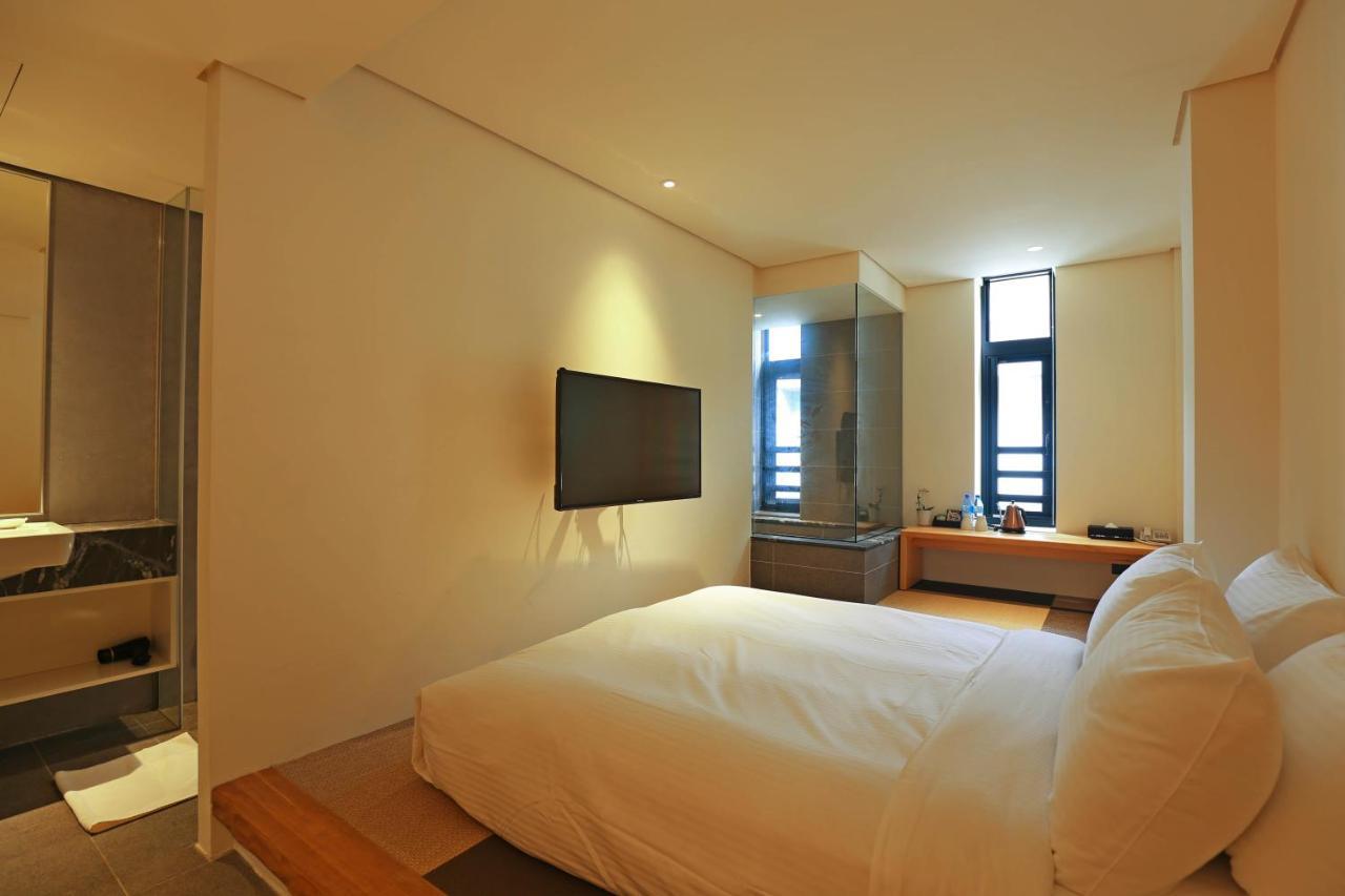 Water House Hotel Taipei Bagian luar foto