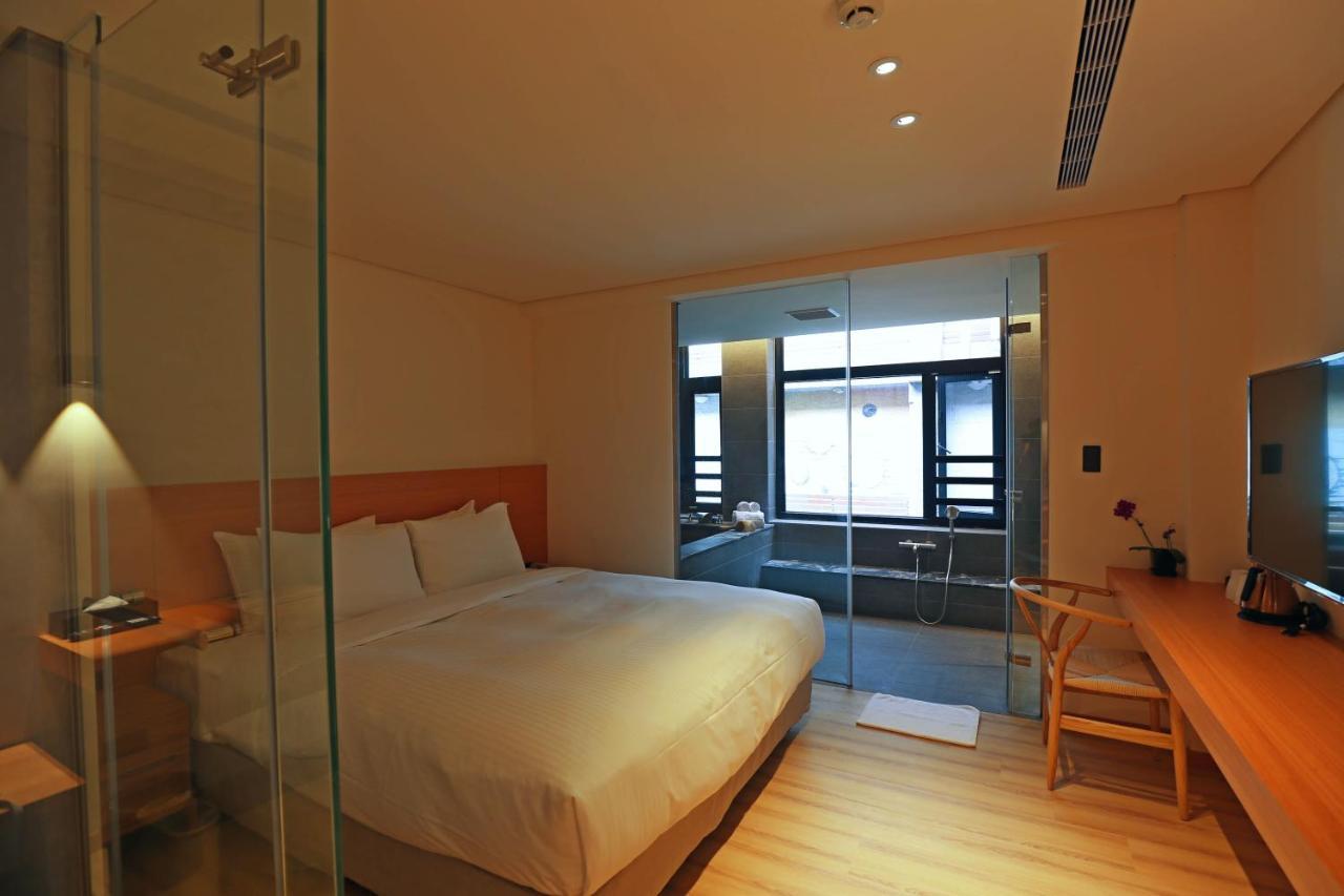 Water House Hotel Taipei Bagian luar foto