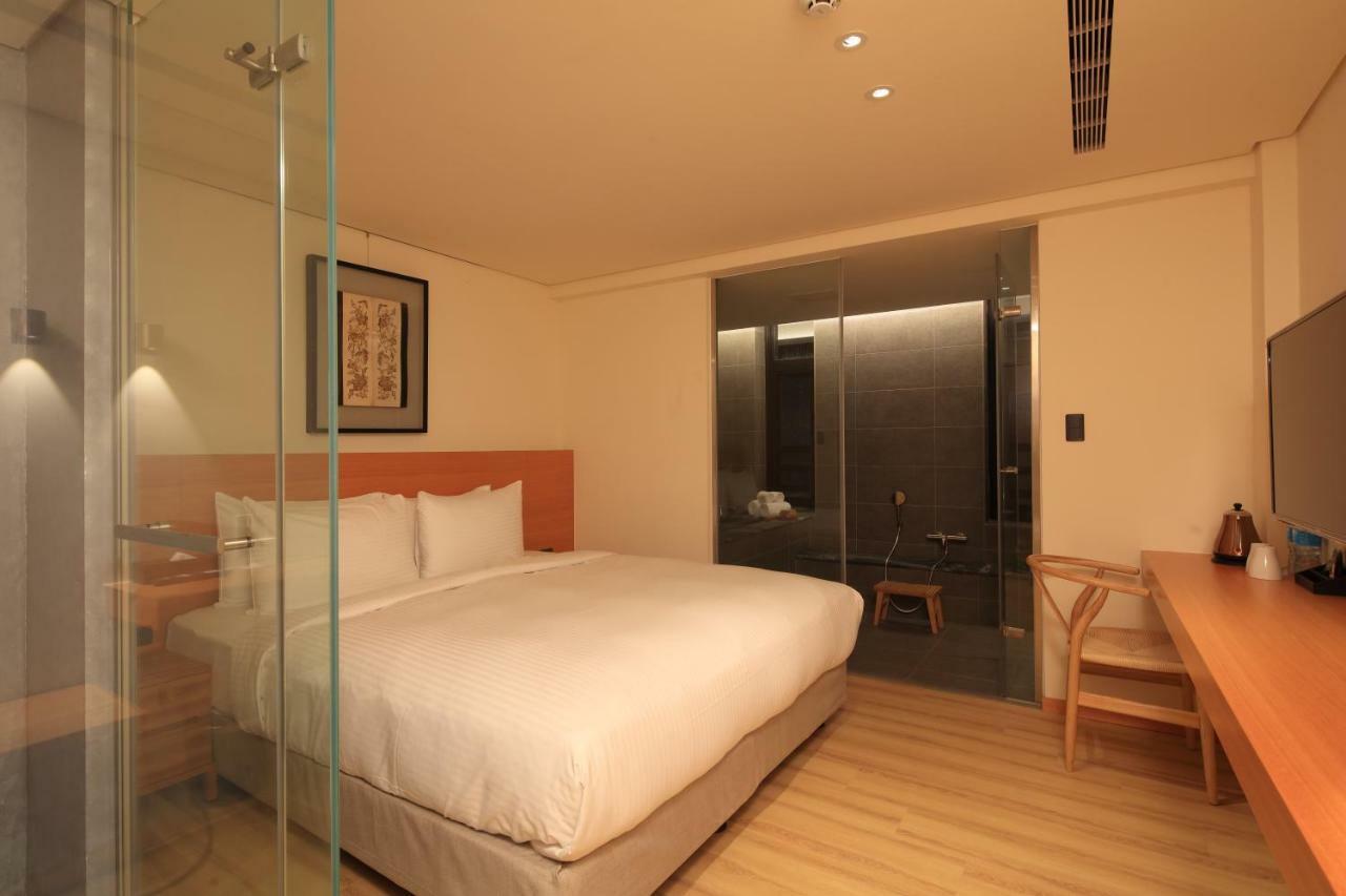Water House Hotel Taipei Bagian luar foto