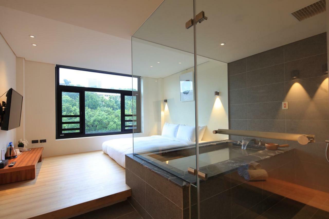 Water House Hotel Taipei Bagian luar foto