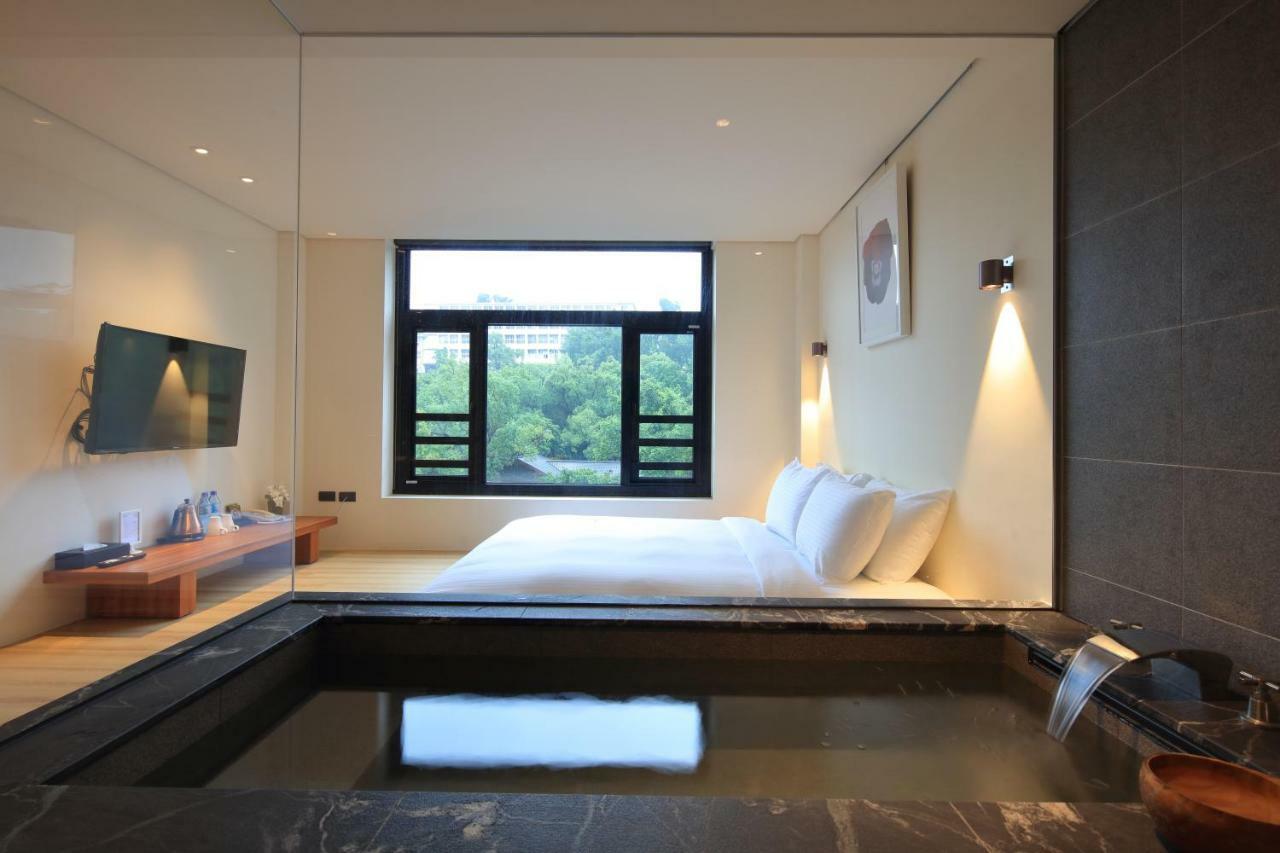 Water House Hotel Taipei Bagian luar foto